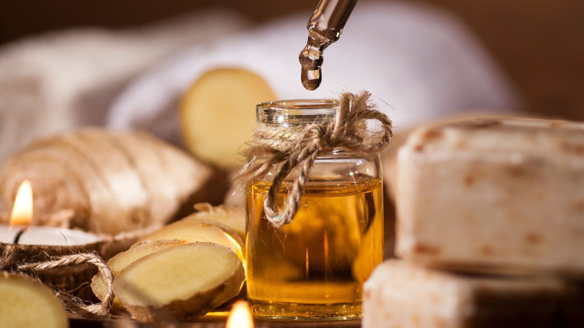 Aromatherapy oil with ginger and botanical ingredients